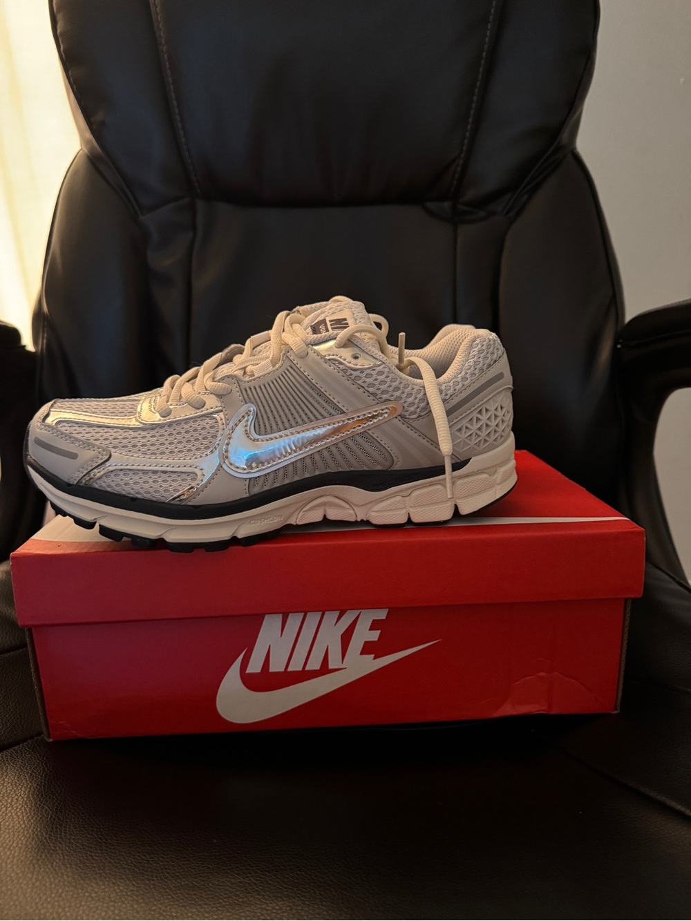 Nike Men's Light Gray/White Reflective Running Sneakers